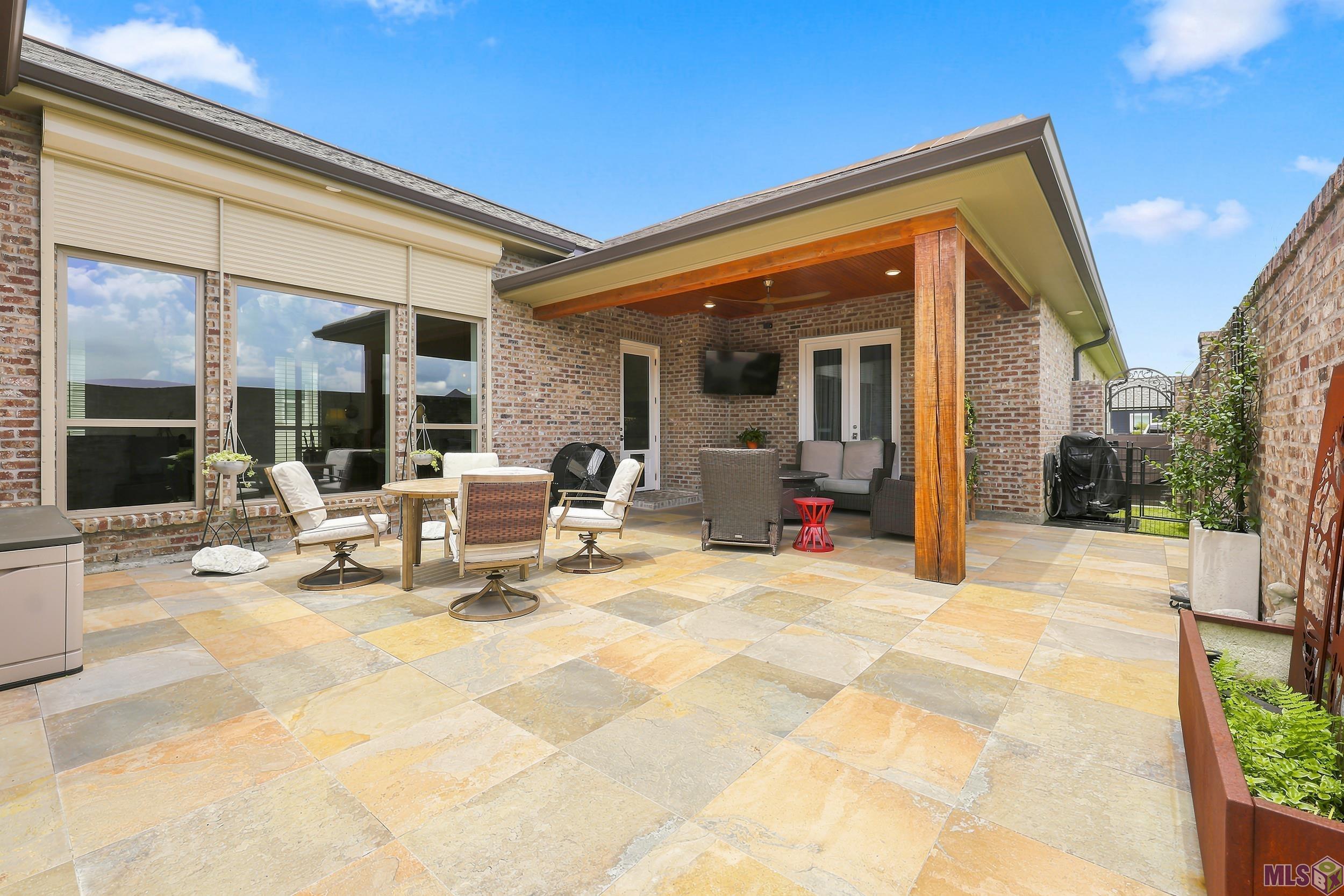 202 Rue Etienne Thibodaux, LA 70301 - Photo 2 of 31 Beautiful porcelain tile