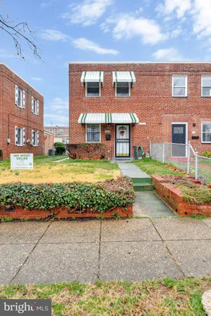 $1,950 | 121 Anacostia Avenue Northeast, Washington, DC 20019