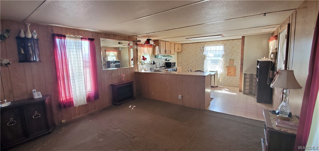524 South Eden Road Golden Valley, AZ 86413 - Photo 13 of 32 a open kitchen with window and refrigerator