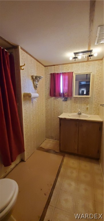 524 South Eden Road Golden Valley, AZ 86413 - Photo 26 of 32 a bathroom with a tub sink and mirror