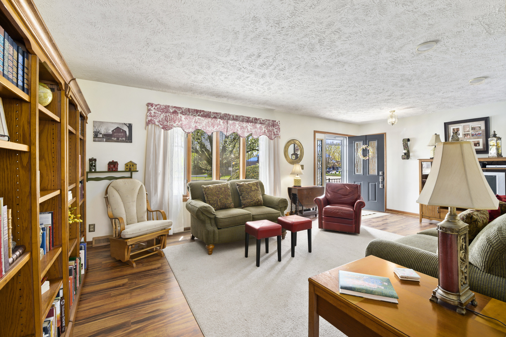 3205 Caton Farm Road Joliet, IL 60431 - Photo 2 of 20 a living room with furniture fireplace and wooden floor