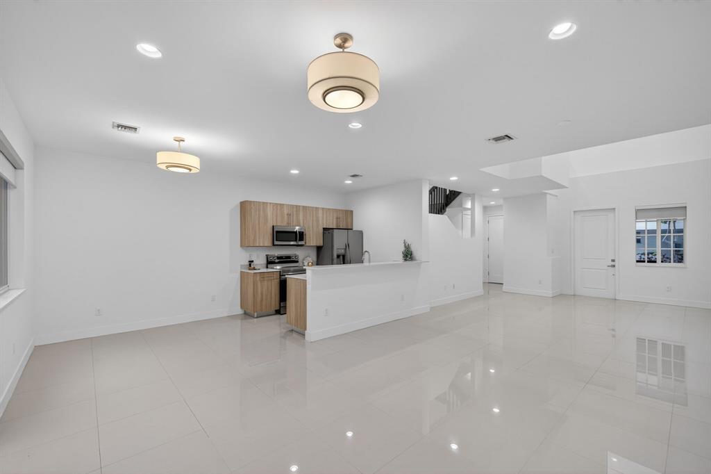 737 Southeast 1st Court, Unit 737 Pompano Beach, FL 33060 - Photo 2 of 53