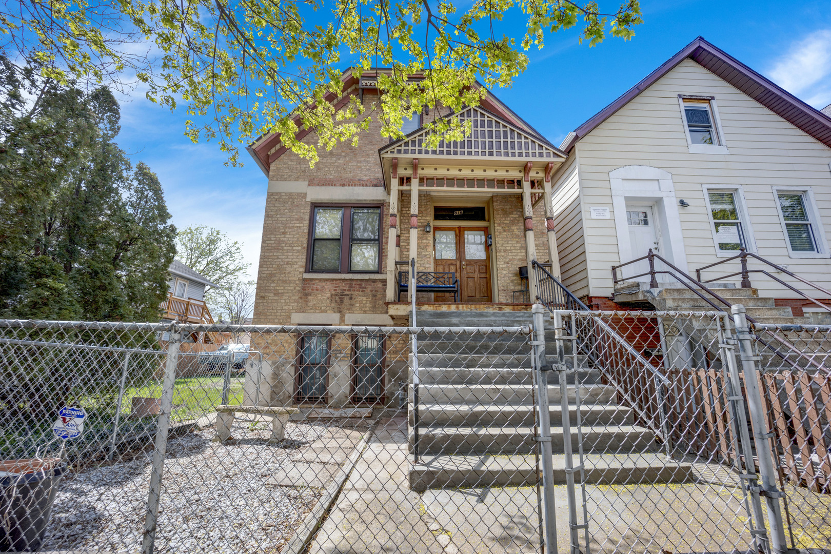 818 South Leavitt St  