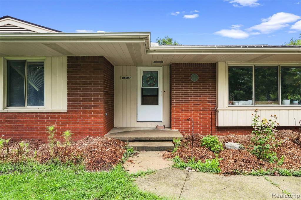 10407 Hegel Road Goodrich, MI 48438 - Photo 6 of 38 Gallery Image 6