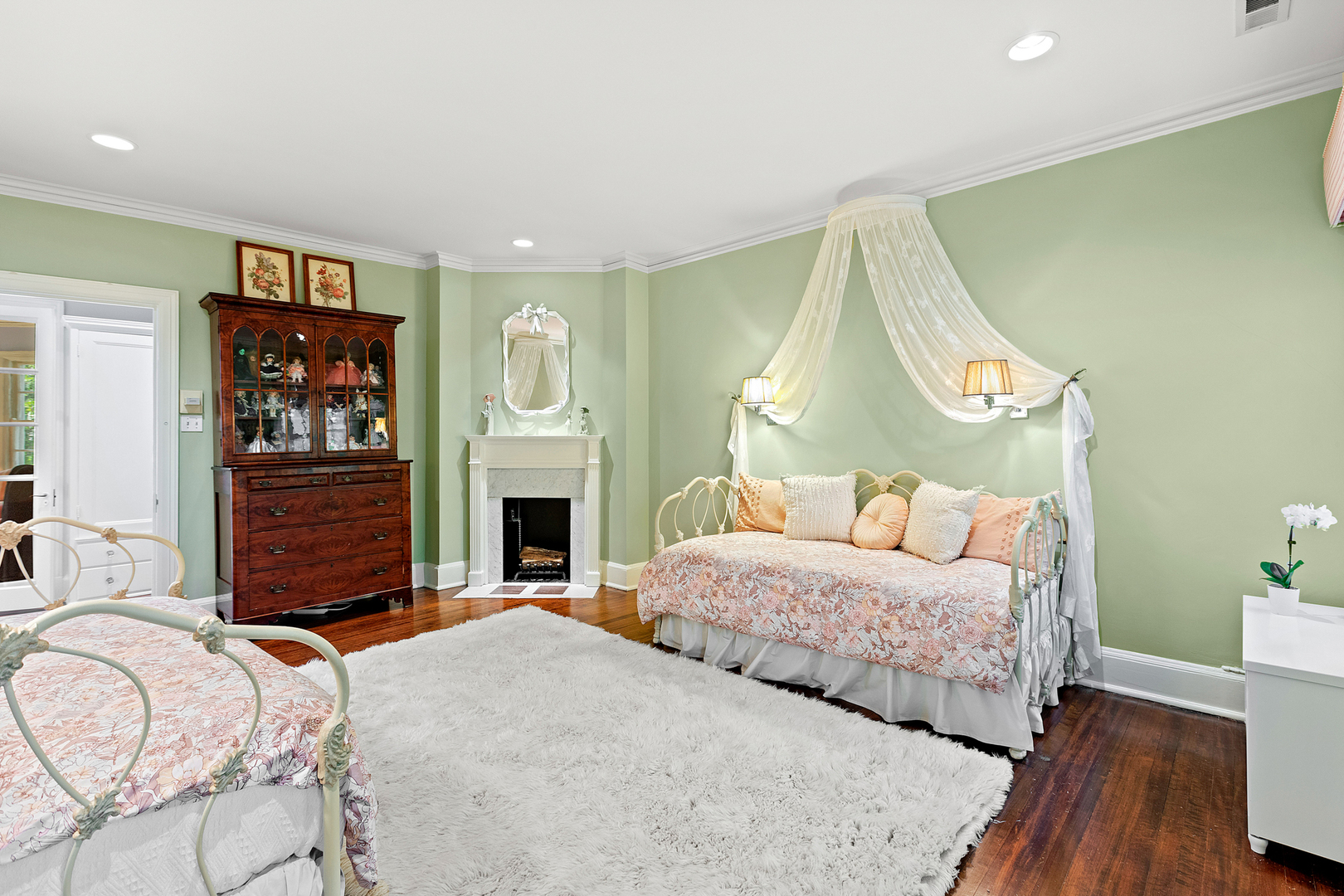 855 Sheridan Road Highland Park, IL 60035 - Photo 36 of 62 a bedroom with a bed and a fireplace