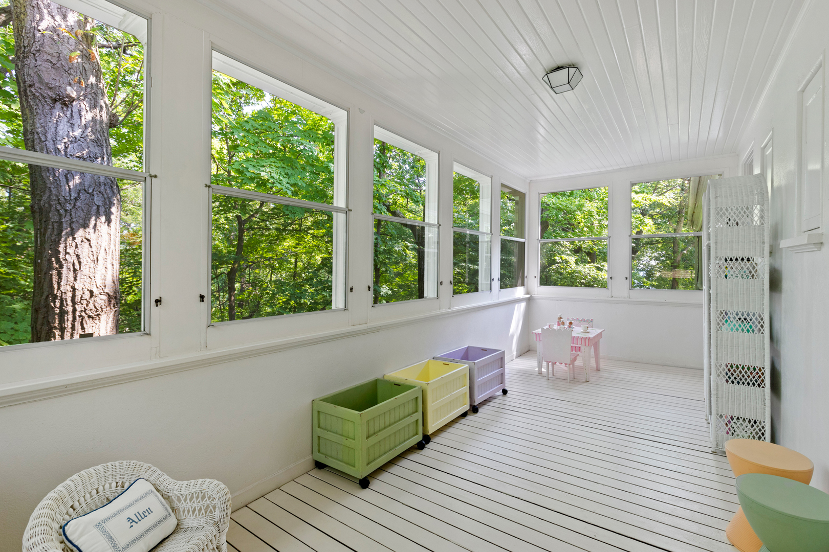 855 Sheridan Road Highland Park, IL 60035 - Photo 40 of 62 a living room with furniture and a large window