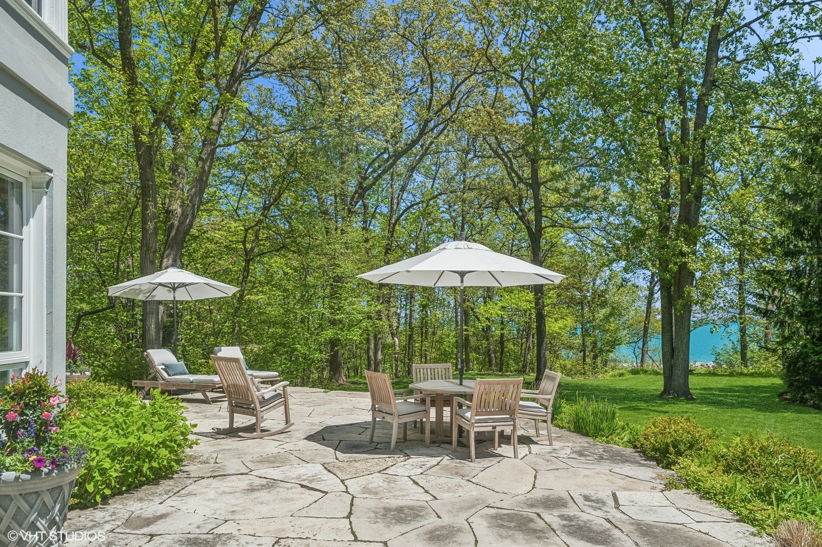 855 Sheridan Road Highland Park, IL 60035 - Photo 4 of 62 a view of backyard with outdoor seating and trees