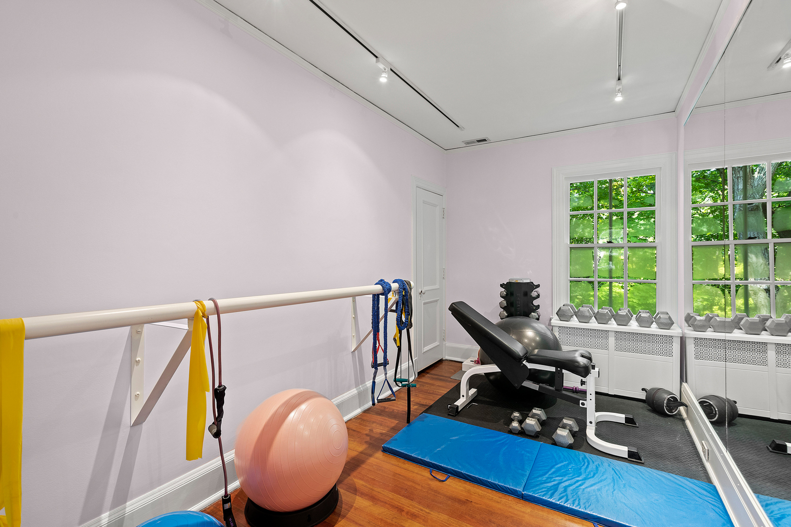 855 Sheridan Road Highland Park, IL 60035 - Photo 44 of 62 a view of a room with gym equipment