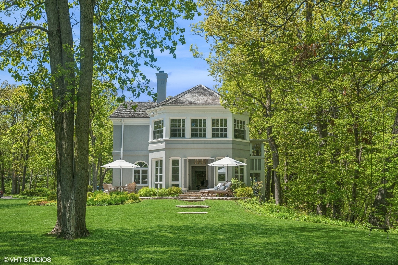 855 Sheridan Road Highland Park, IL 60035 - Photo 51 of 62 a front view of a house with a garden