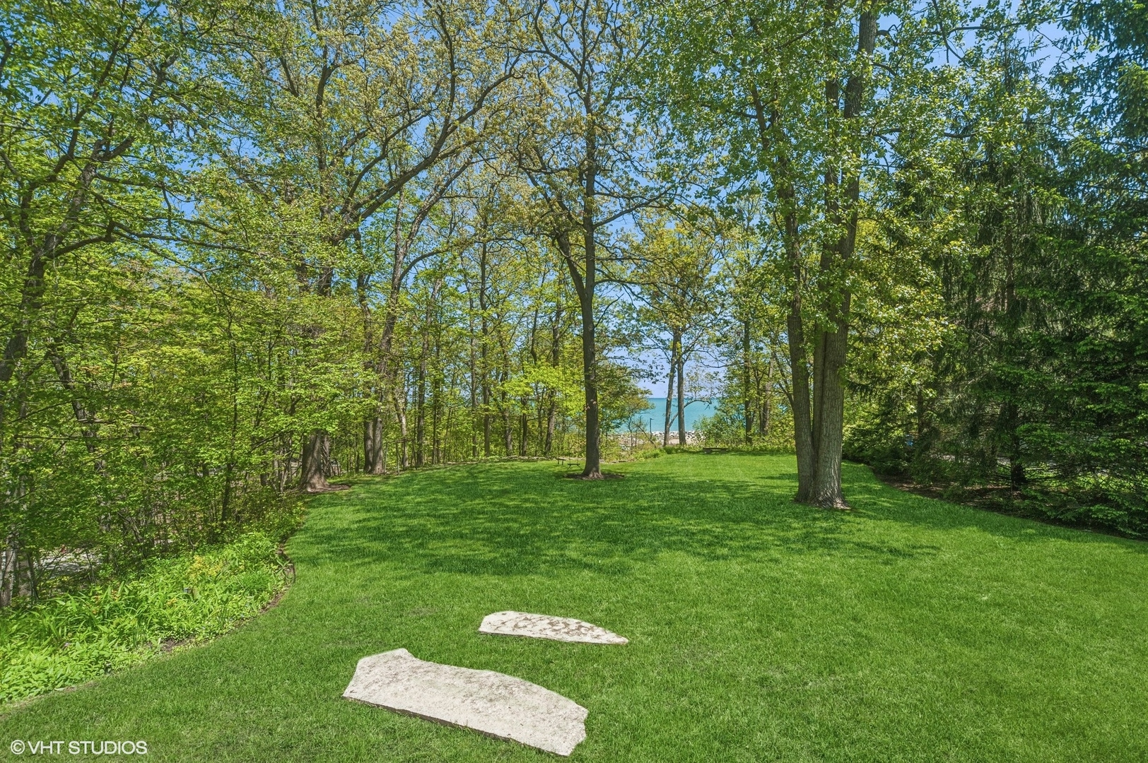 855 Sheridan Road Highland Park, IL 60035 - Photo 52 of 62 a view of a trees with a yard