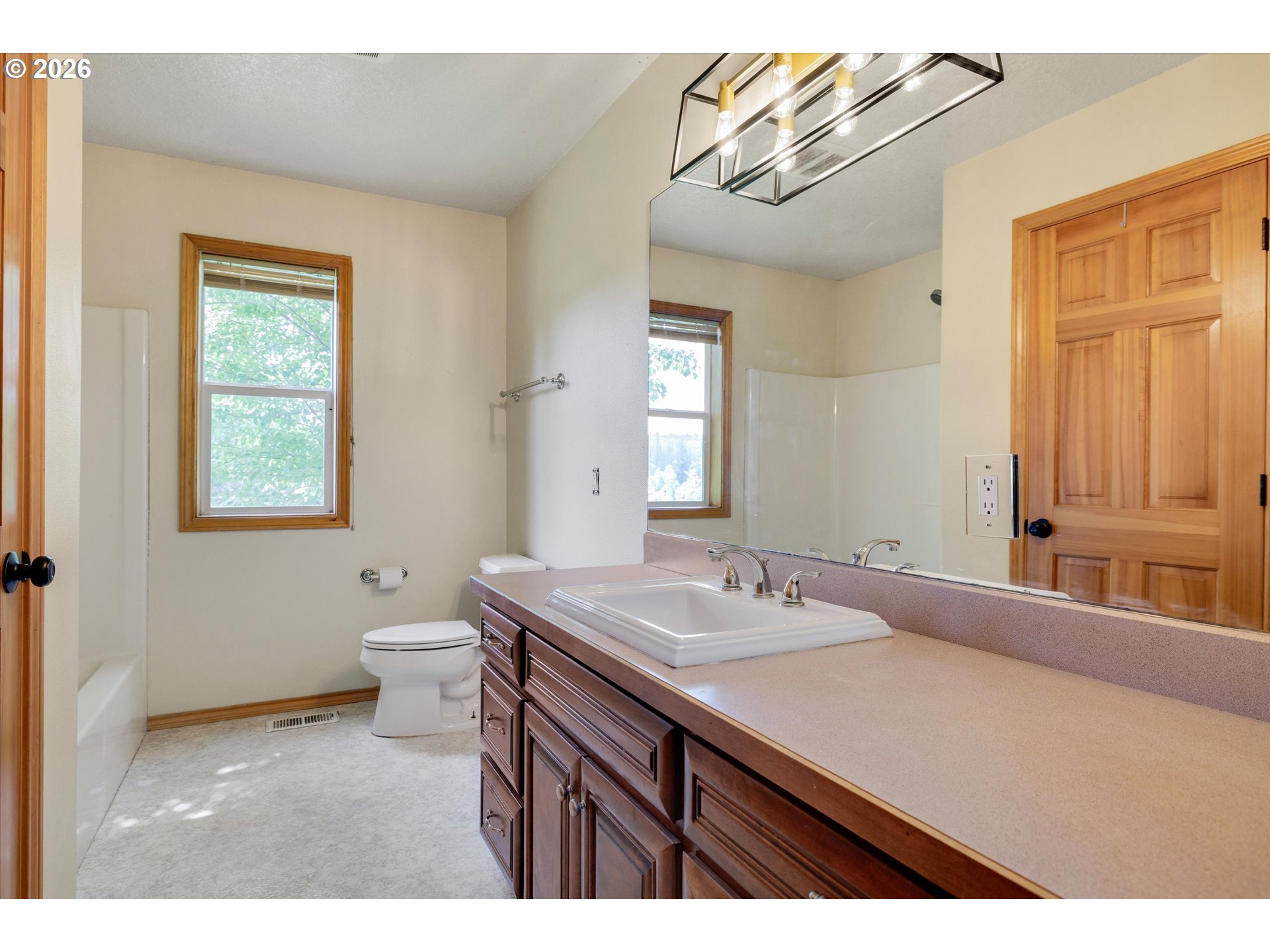 20530 South Leland Road Oregon City, OR 97045 - Photo 24 of 48 Bathroom