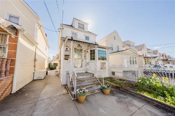 $889,000 | 90-62 202nd Street | Bellaire West