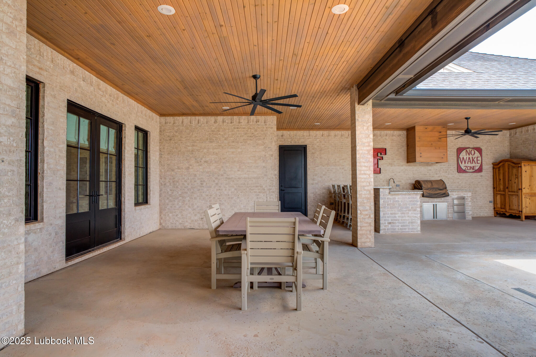 5004 County Road 7640 Lubbock, TX 79424 - Photo 58 of 79 a dining room with furniture and window