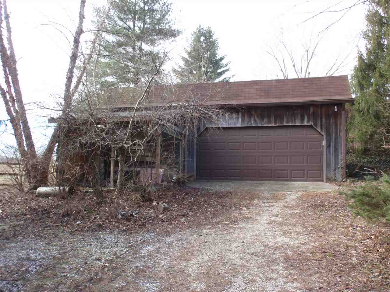 4566 Sand Pit Road Bedford, IN 47421 - Photo 4 of 24