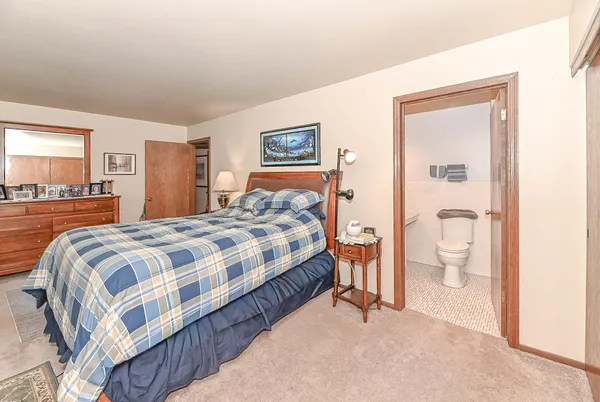 $169,900 | 2101 Good Hope Road, Unit 207, Glendale, WI 53209