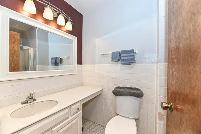 $179,900 | 2101 Good Hope Road, Unit 207, Glendale, WI 53209