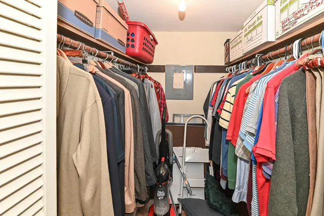 $179,900 | 2101 Good Hope Road, Unit 207, Glendale, WI 53209