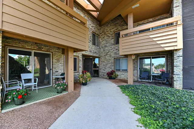 $179,900 | 2101 Good Hope Road, Unit 207, Glendale, WI 53209