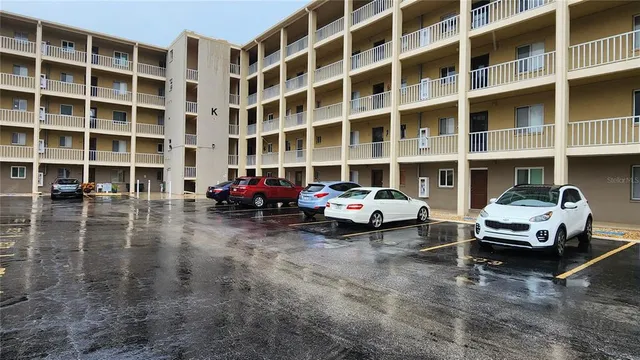 $208,000 | 3576 Lake Bayshore Drive, Unit K209, Bradenton, FL 34205