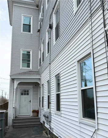 $2,350 | 53 Hadwin Street, Unit 2, Central Falls, RI 02863