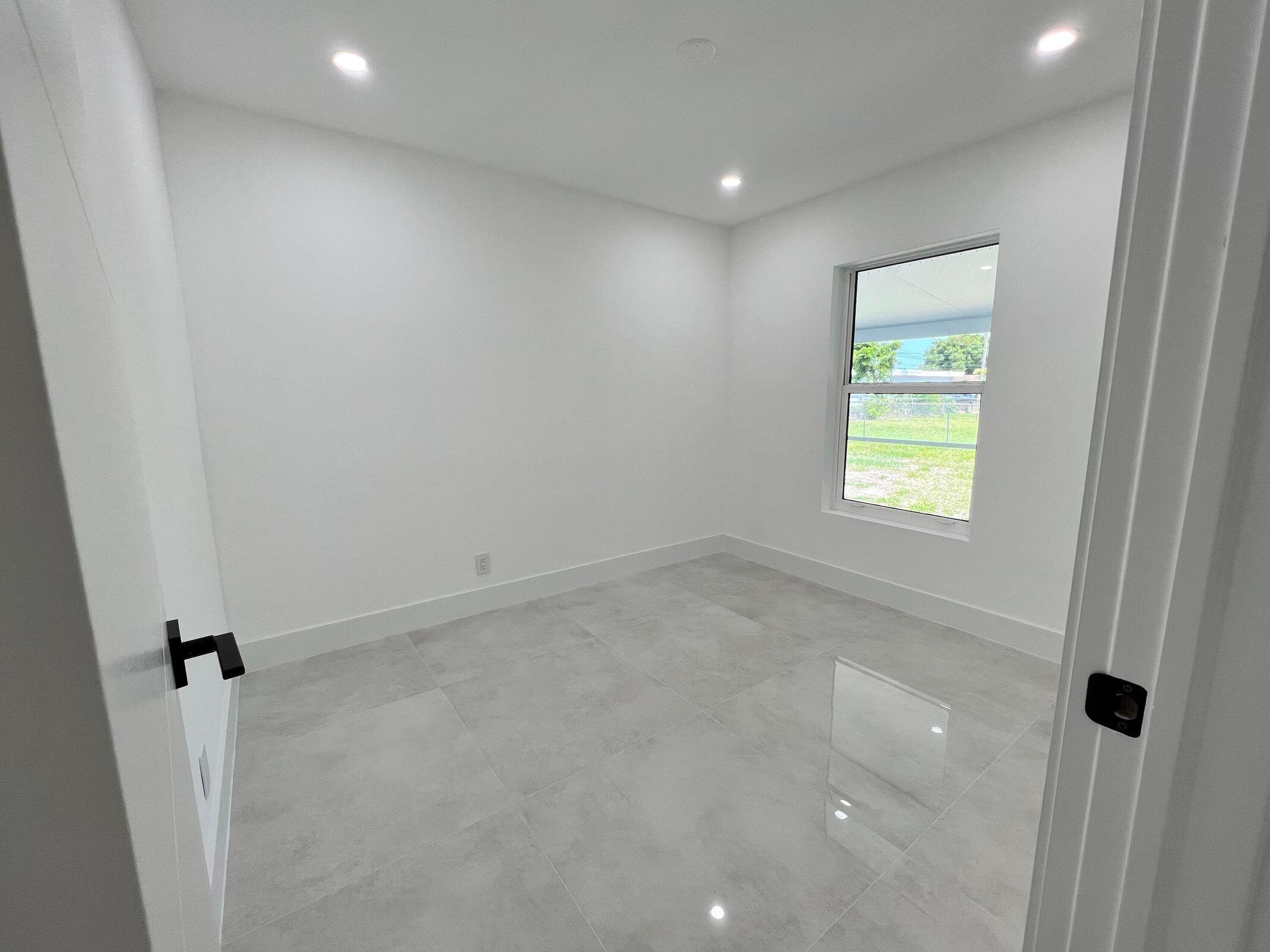 132 Davis Road Palm Springs, FL 33461 - Photo 20 of 24 20220403184906126887000000-o