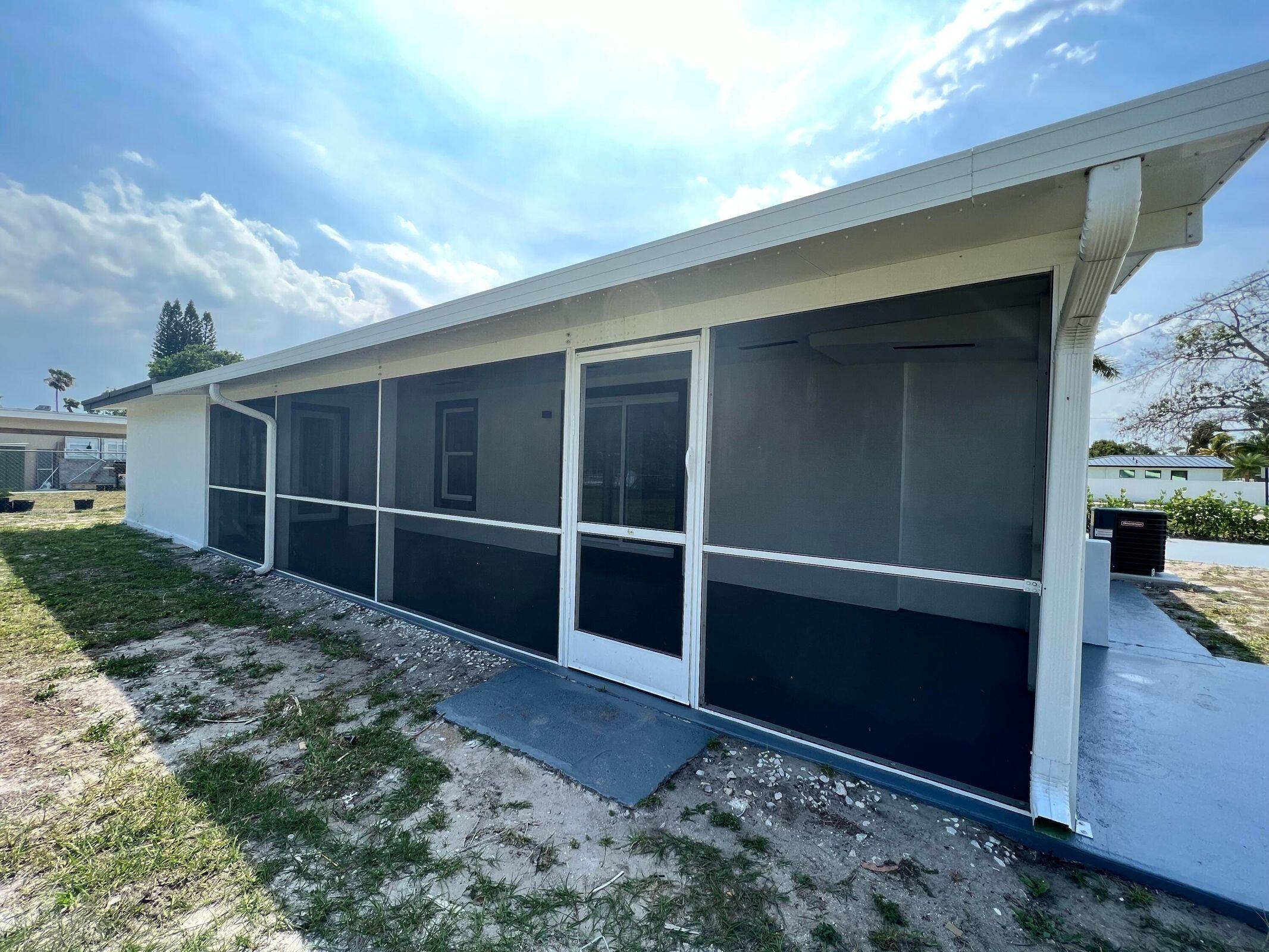 132 Davis Road Palm Springs, FL 33461 - Photo 4 of 24 20220403185009728225000000-o