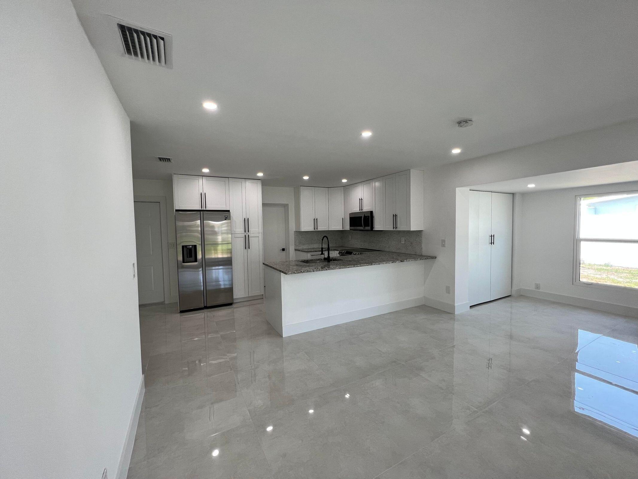 132 Davis Road Palm Springs, FL 33461 - Photo 8 of 24 20220403184955055807000000-o