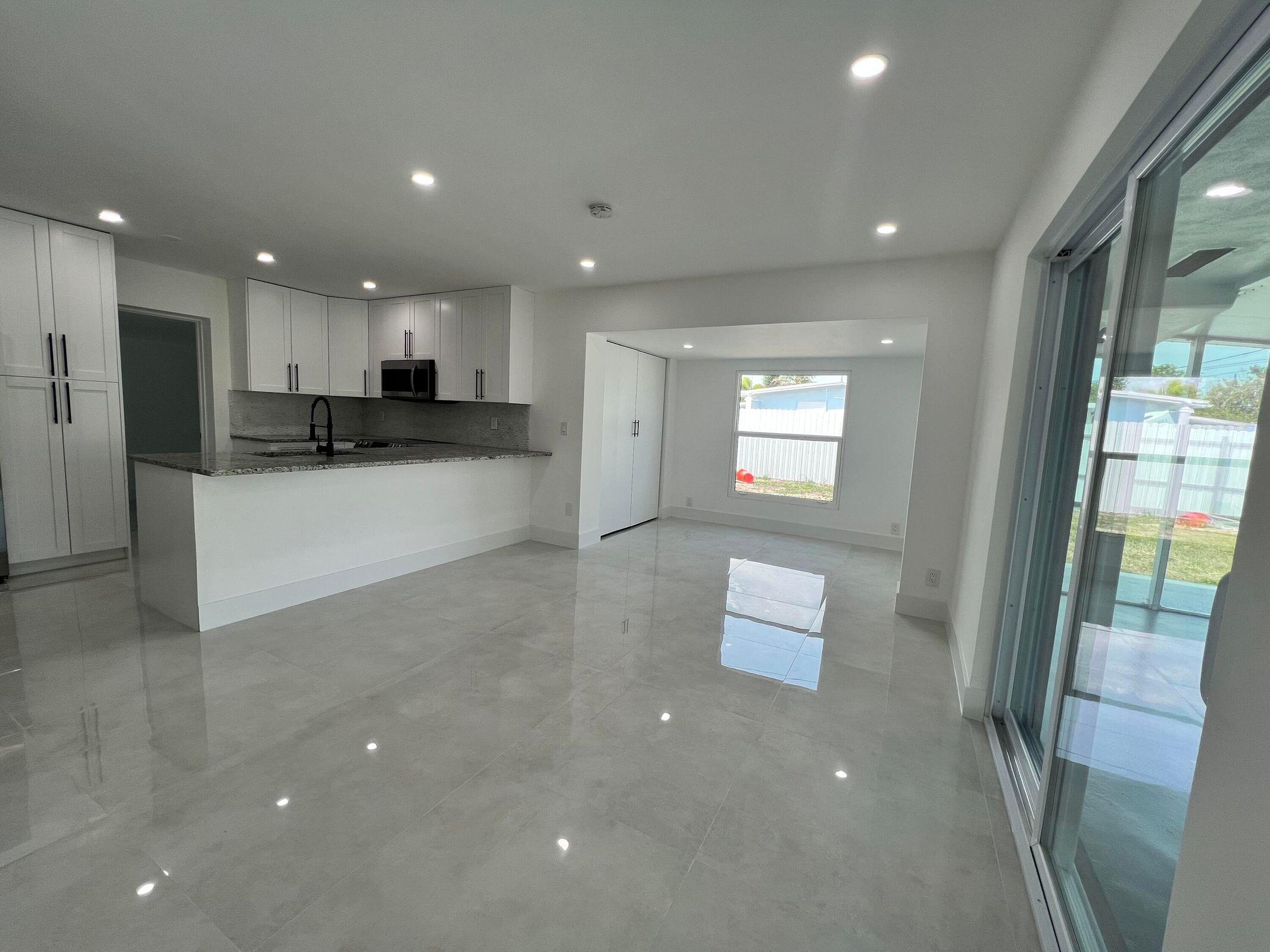 132 Davis Road Palm Springs, FL 33461 - Photo 9 of 24 20220403185035319907000000-o