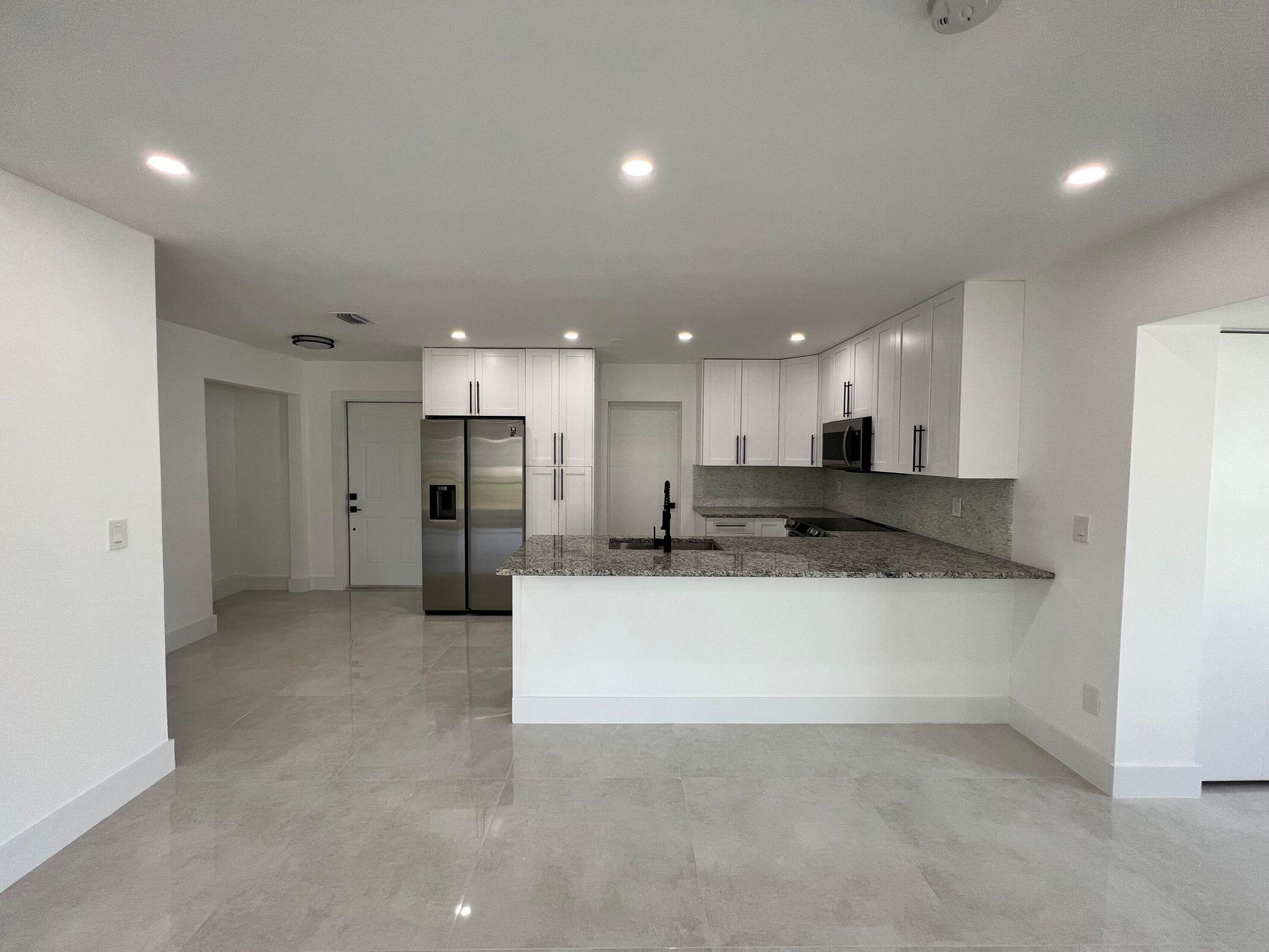 132 Davis Road Palm Springs, FL 33461 - Photo 10 of 24 20220403184950198424000000-o