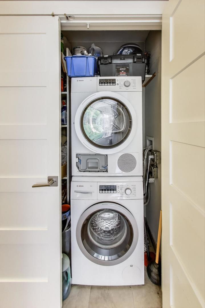 1110 North Lake Shore Drive, Unit 3N Chicago, IL 60611 - Photo 30 of 45 a utility room with dryer and washer