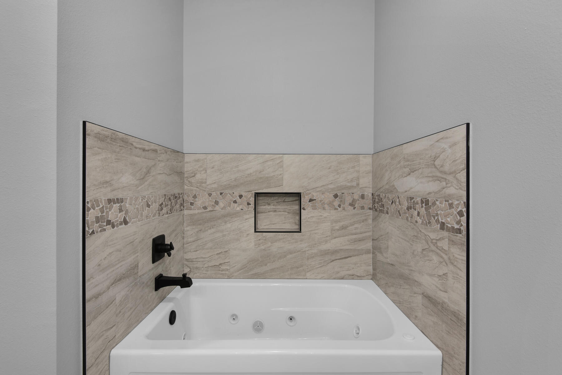 363 Washington Valparaiso, FL 32580 - Photo 25 of 35 a bathroom with a bathtub