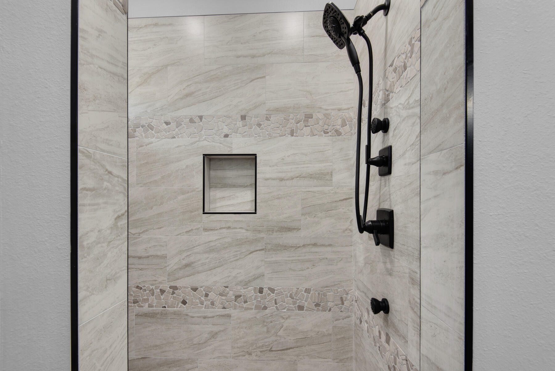 363 Washington Valparaiso, FL 32580 - Photo 26 of 35 a bathroom with a shower