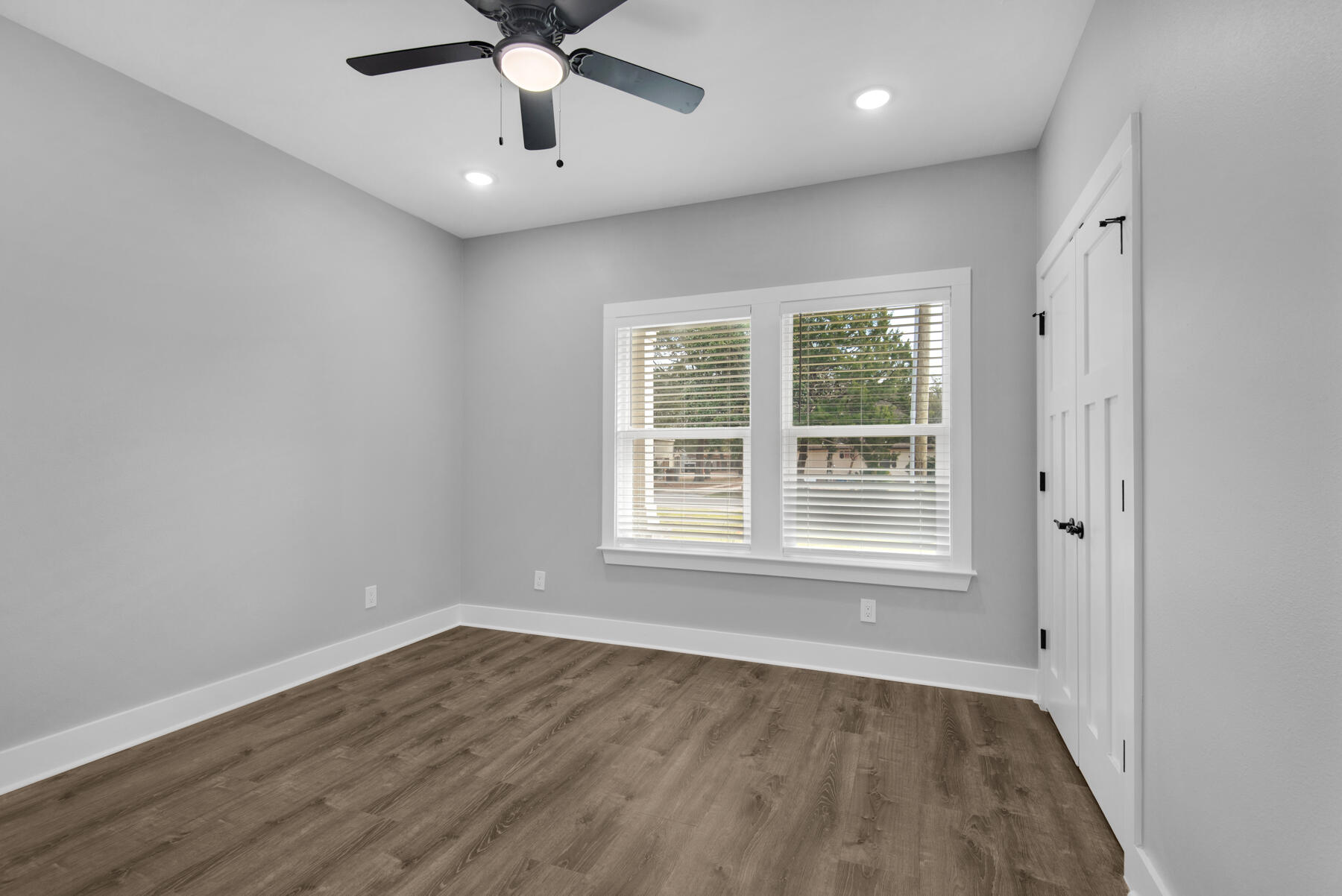 363 Washington Valparaiso, FL 32580 - Photo 28 of 35 a view of an empty room with wooden floor and a window