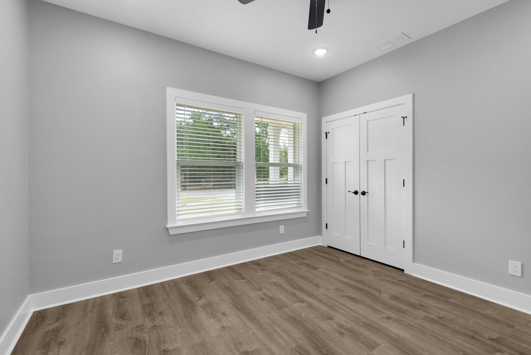 363 Washington Valparaiso, FL 32580 - Photo 29 of 35 a view of an empty room with a window