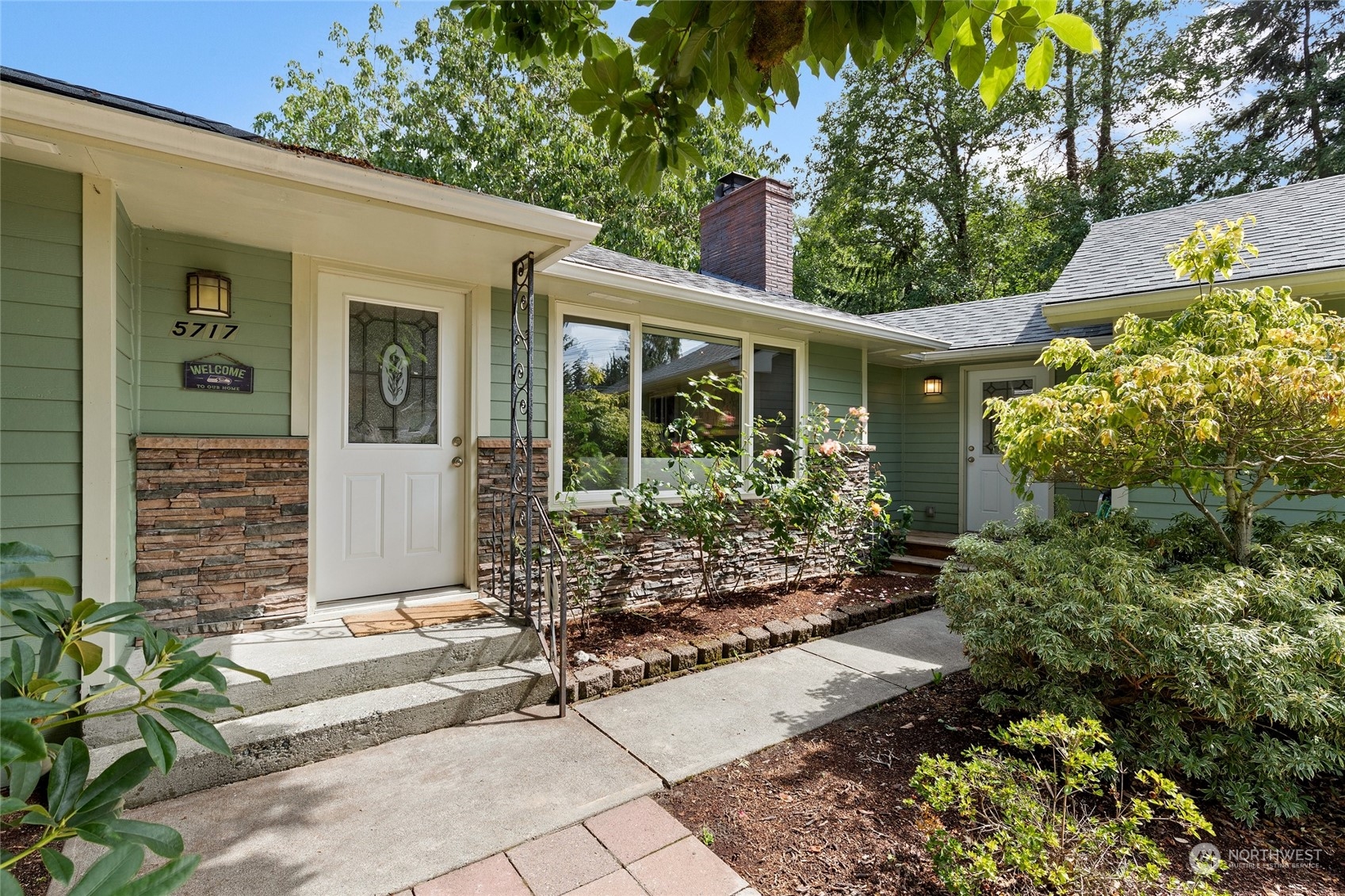 5717 Cady Road Everett, WA 98203 - Photo 4 of 35