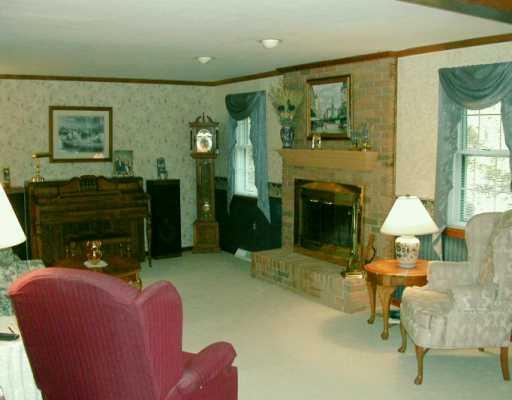 3078 Investors Road Washington, PA 15301 - Photo 3 of 8 Living Room.