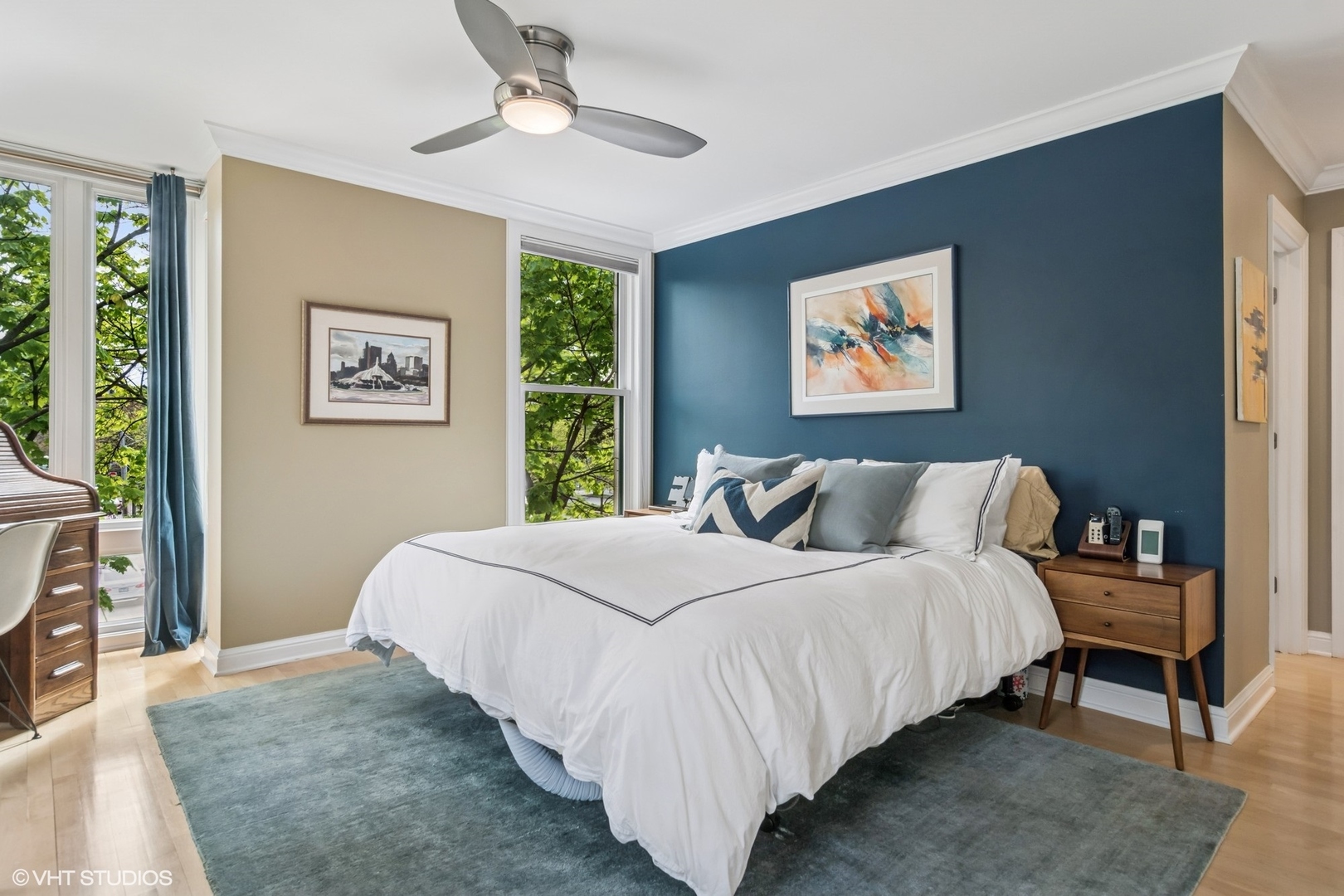 1606 North Mohawk Street, Unit B Chicago, IL 60614 - Photo 16 of 29 a bedroom with a bed and a painting on the wall