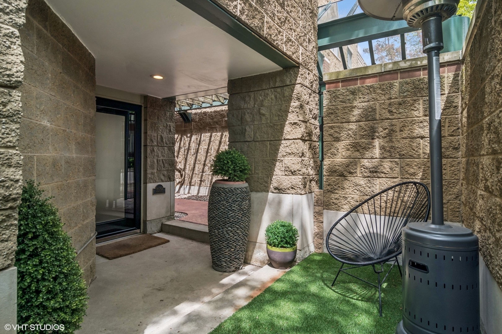 1606 North Mohawk Street, Unit B Chicago, IL 60614 - Photo 3 of 29 a view of a porch with chairs and potted plants