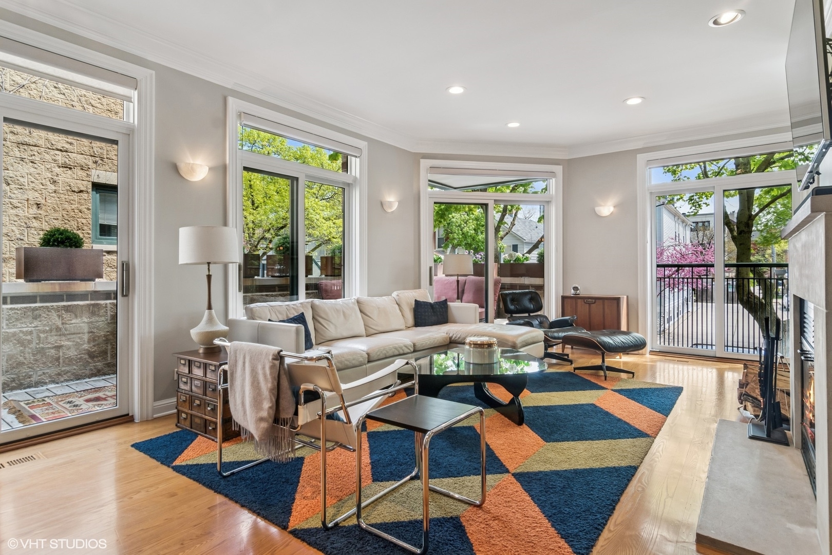 1606 North Mohawk Street, Unit B Chicago, IL 60614 - Photo 5 of 29 a living room with patio furniture and a large window