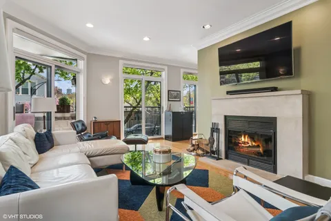 $1,050,000 | 1606 North Mohawk Street, Unit B, Chicago, IL 60614