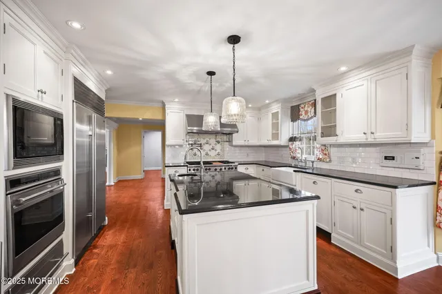 $1,425,000 | 41 Thomas Drive, Manalapan, NJ 07726