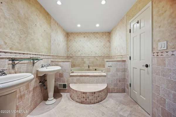 $1,425,000 | 41 Thomas Drive, Manalapan, NJ 07726