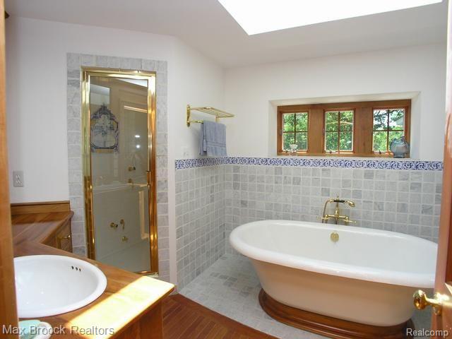 1462 Inwoods Cir Court Bloomfield Hills, MI 48302 - Photo 17 of 25 Master Bath