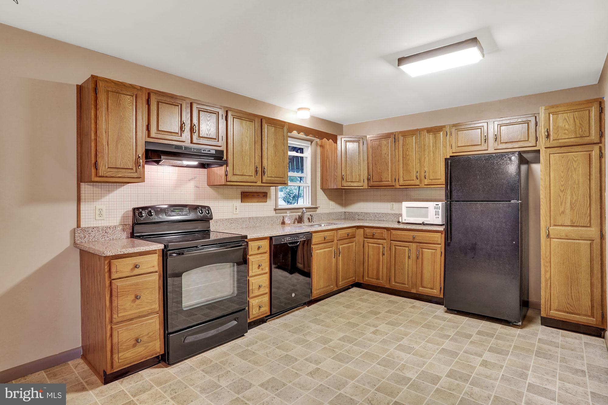 3570 Board Road York, PA 17406 - Photo 9 of 28 Gallery Image 9