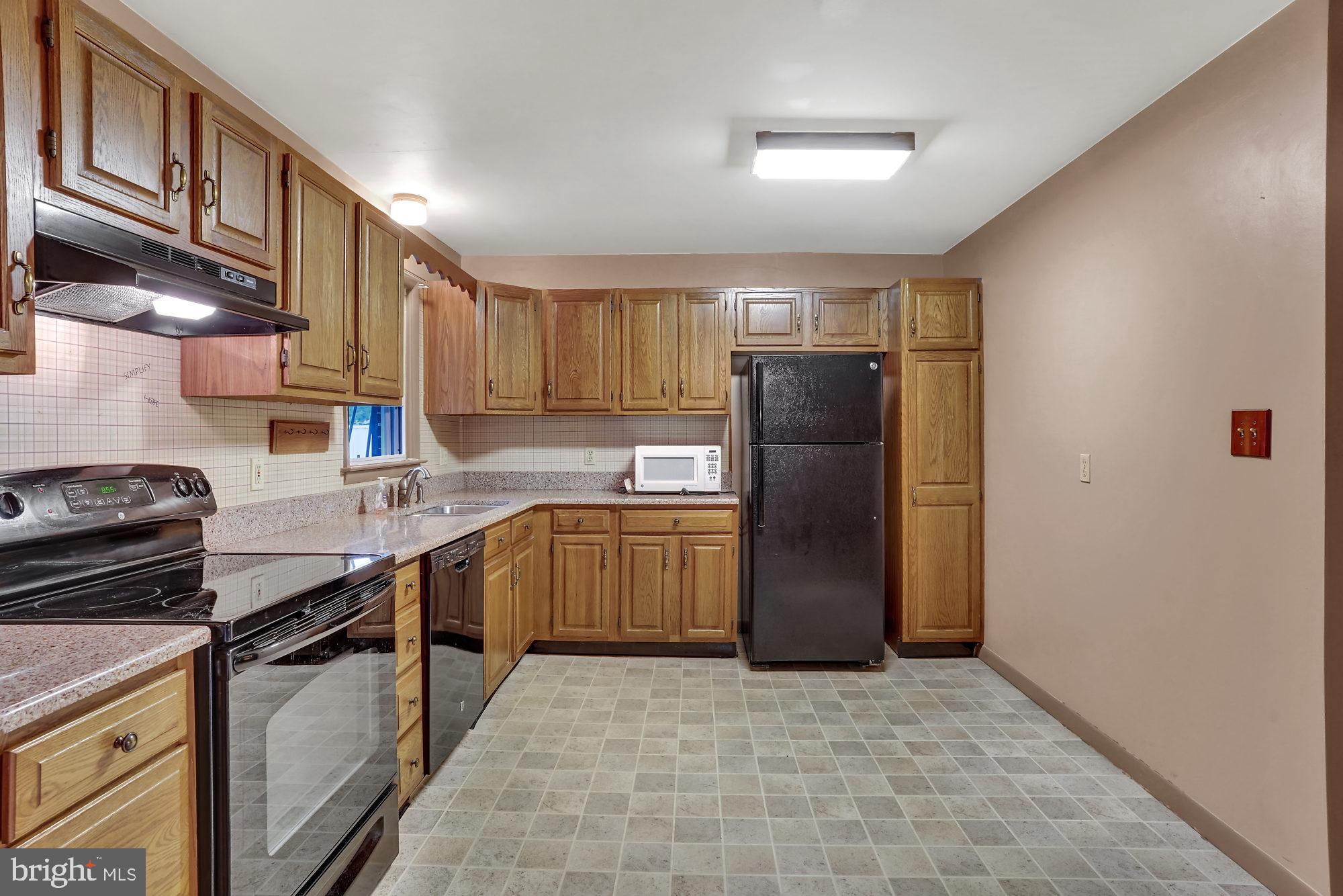 3570 Board Road York, PA 17406 - Photo 10 of 28 Gallery Image 10