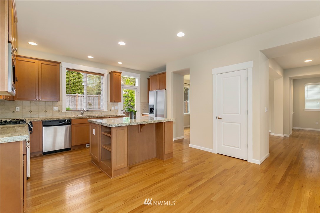 5616 Northeast 5th Court Renton, WA 98059 - Photo 8 of 24