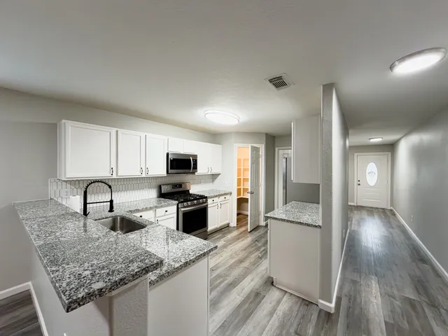 $2,300 | 6626 Springfield Garden Lane, Spring, TX 77379