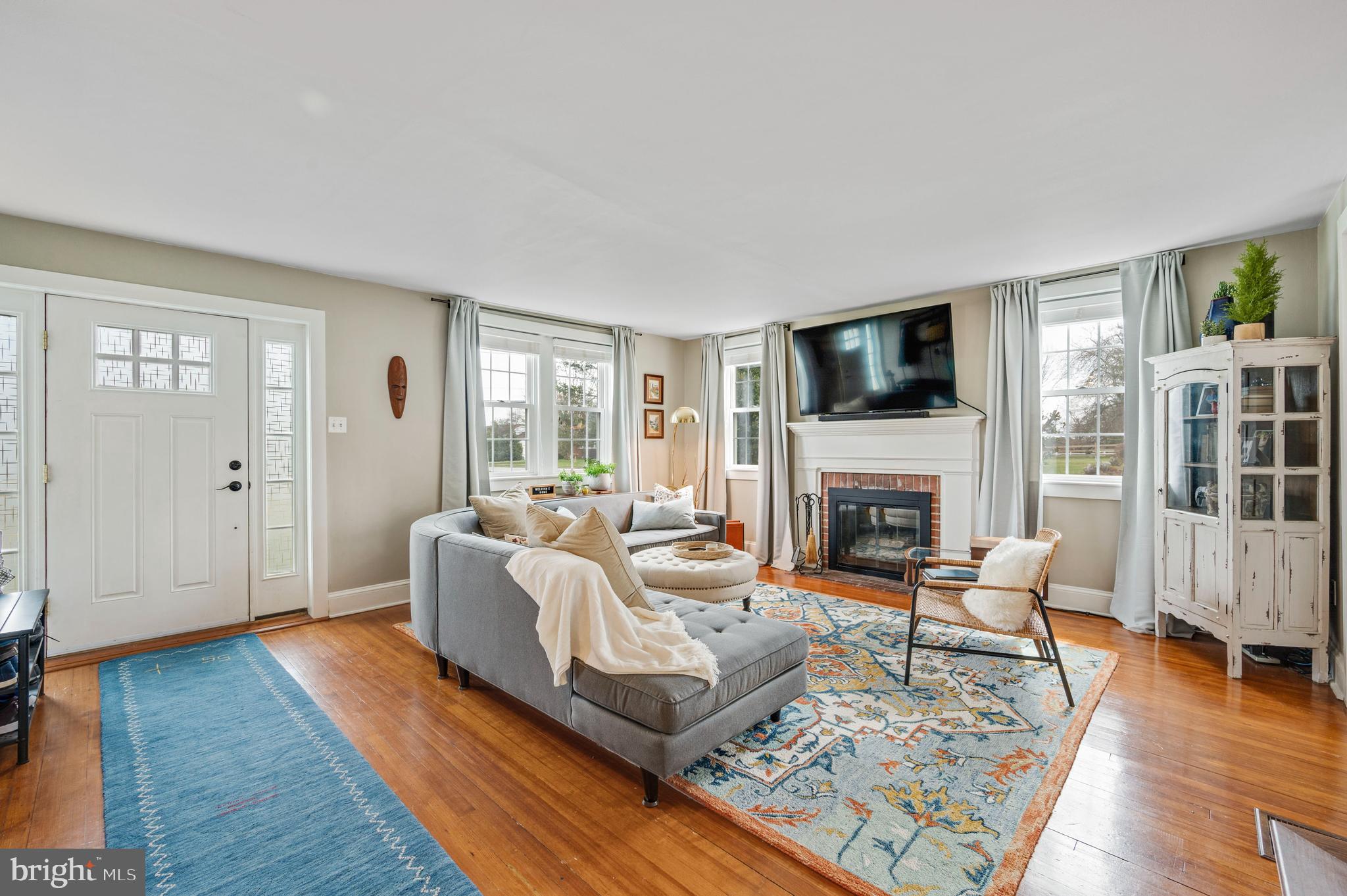 62 Grubb Road Malvern, PA 19355 - Photo 4 of 48 Spacious Living Room