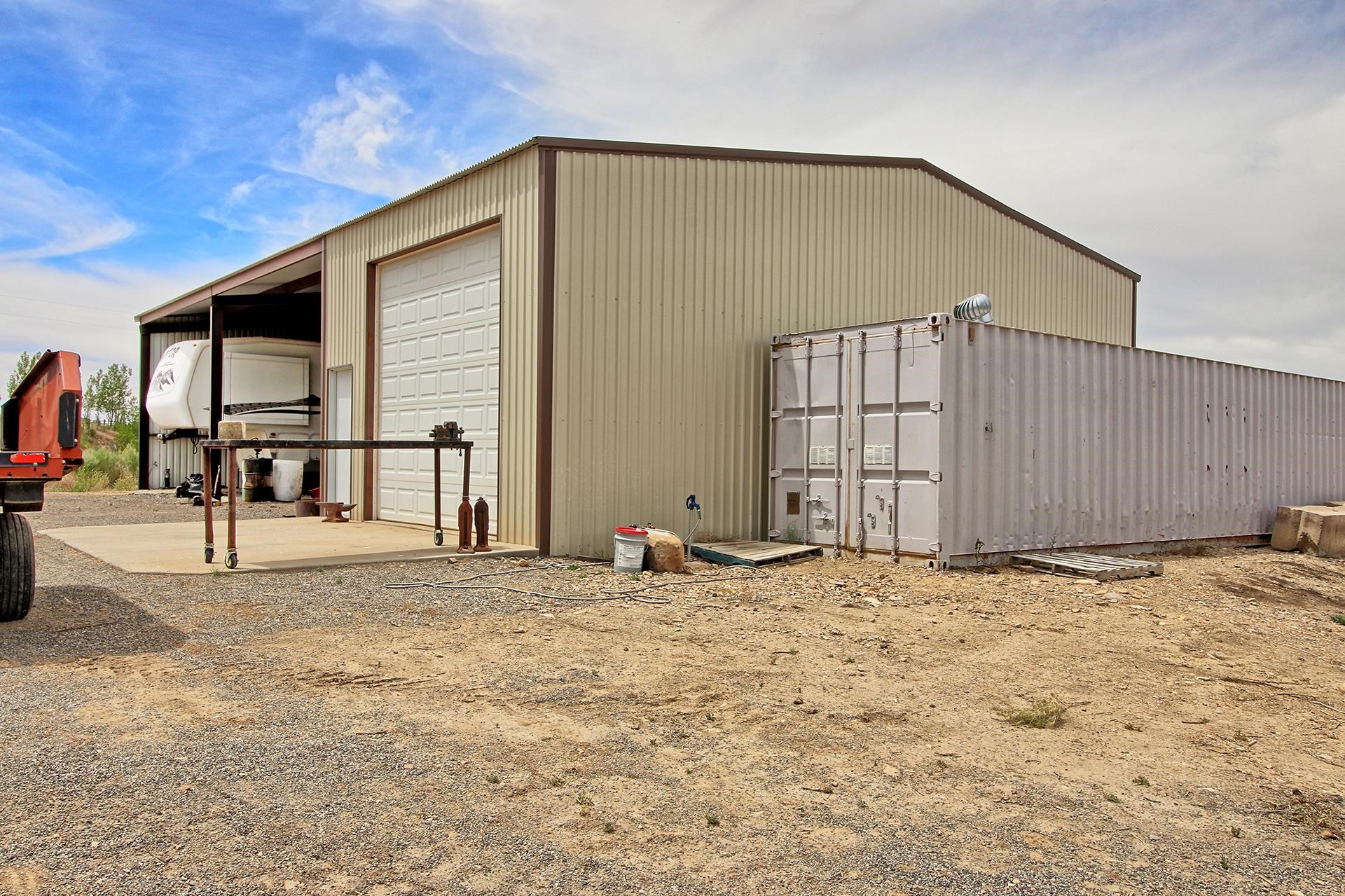 990 T Road Mack, CO 81525 - Photo 27 of 42 a big room with an entryway