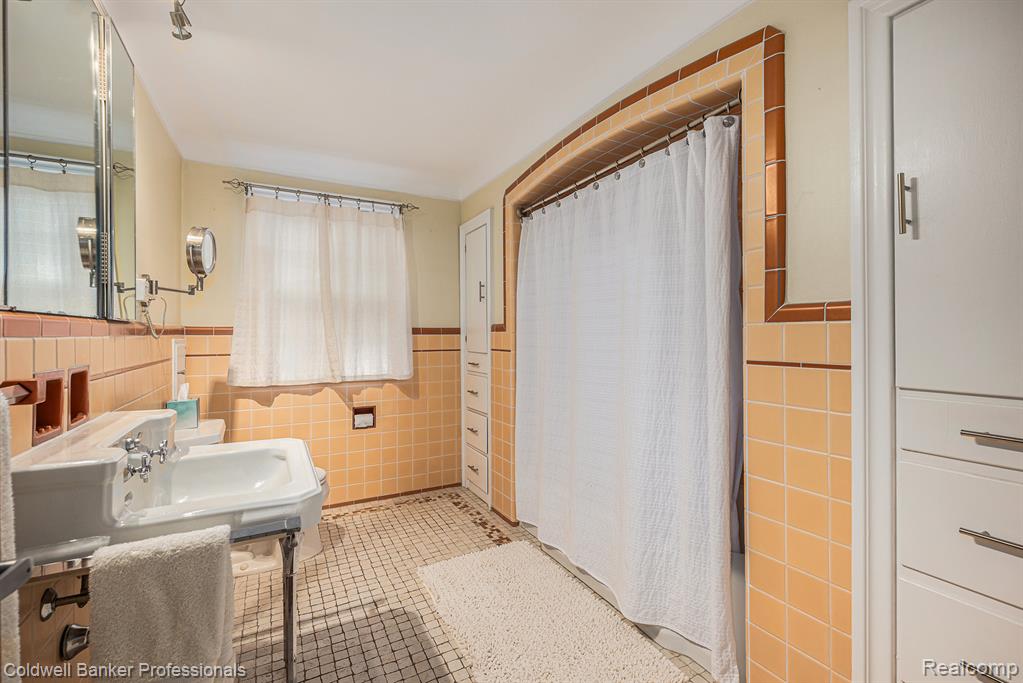 1358 Harvard Road Grosse Pointe Park, MI 48230 - Photo 27 of 52